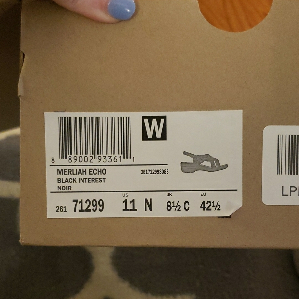 Clarks Women's Black and Tan Sandals - Picture 5 of 5